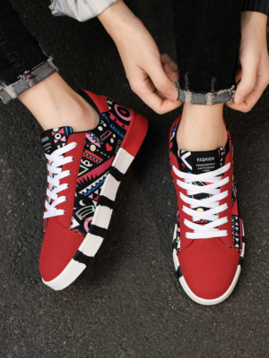Front-laced Fashionable Graffiti Letter Printed Canvas Casual Sneakers With Color Block Pattern 2