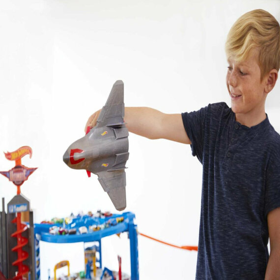Hot Wheels Super Ultimate Garage Track Set with 4 Cars & Jet Plane, Over 3ft Tall, 140+ Car Storage, Motorized Elevator