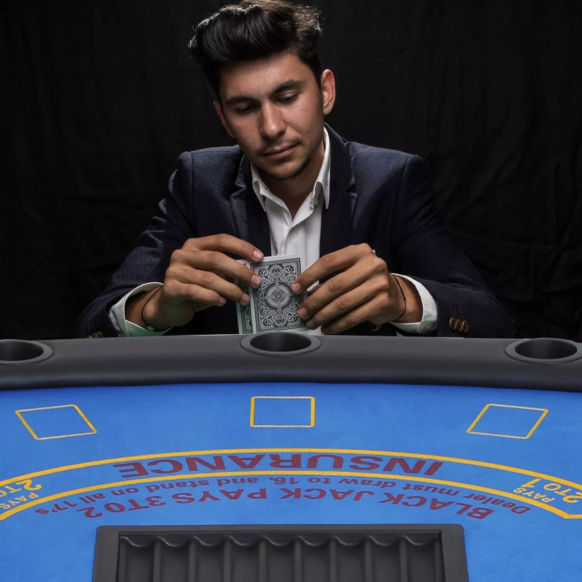 Soozier 72″ Foldable 7-Player Poker Blackjack Table with Chip & Cup Holder – blue